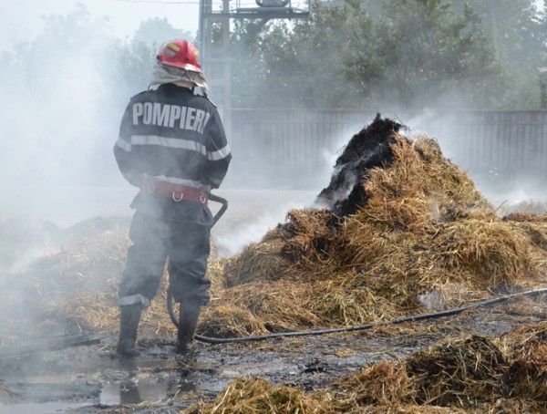 Incendiu la o gospodărie din Mălini produs din joaca copiilor cu focul