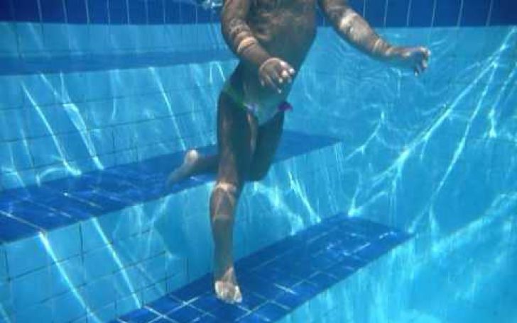 Un copil de zece ani, la un pas de înec, în timp ce se juca nesupravegheat în piscină