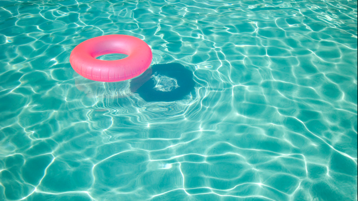 Copil de cinci ani din Vaslui, rănit la o piscină din Cacica