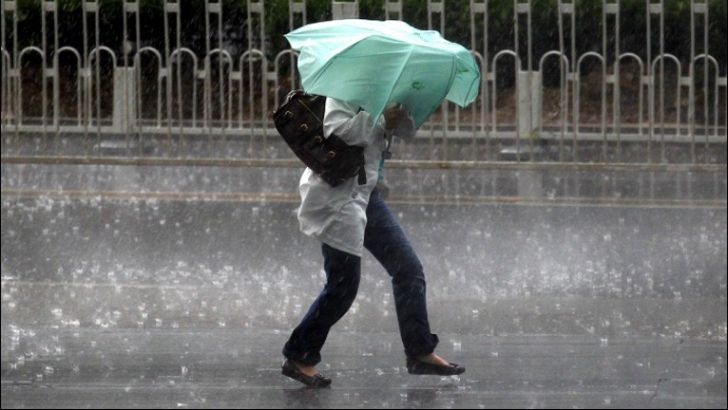 Informare meteo de ploi, vânt și descărcări electrice