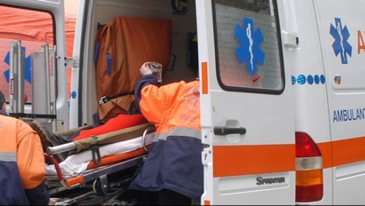 Accident de muncă la Broșteni. Bărbat prins între o remorcă și o autoutilitară