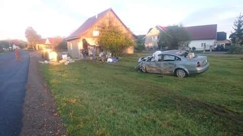 Urmărit de polițiști, un tânar din Vicovu de Sus a ajuns cu mașina în zidul unui magazin FOTO