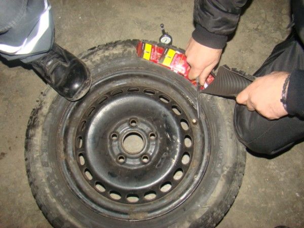 Amendă de 5.000 lei pentru un șofer prins cu țigări de contrabandă