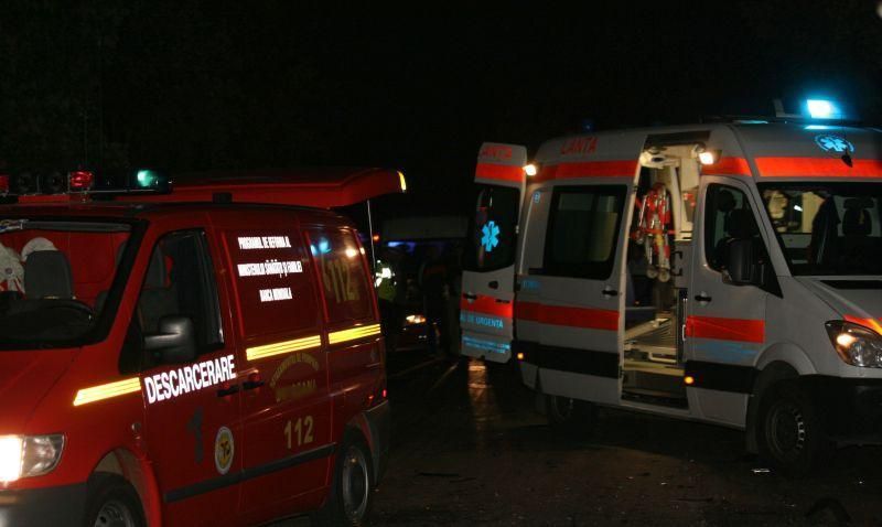 O mașină s-a răsturnat pe raza localității Păltinoasa. O persoană a fost rănită