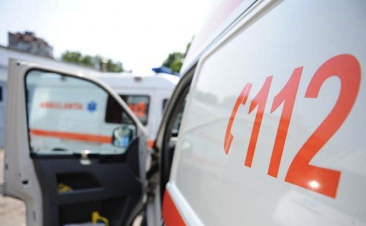 Cinci copii și părinții acestora, intoxicați cu monoxid de carbon. Victimele au fost transportate la spital