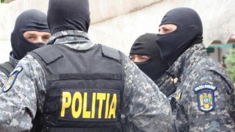 Percheziții de amploare în Suceava și în alte șapte județe, la persoane bănuite de fraude informatice și spălare de bani