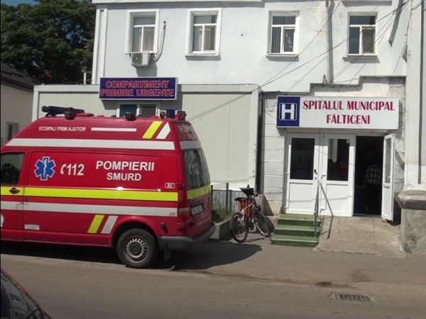 Un șofer a intrat cu mașina în gard din cauza vitezei