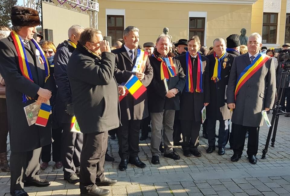 Bustul marelui om politic Iancu Flondor, dezvelit la Alba Iulia FOTO