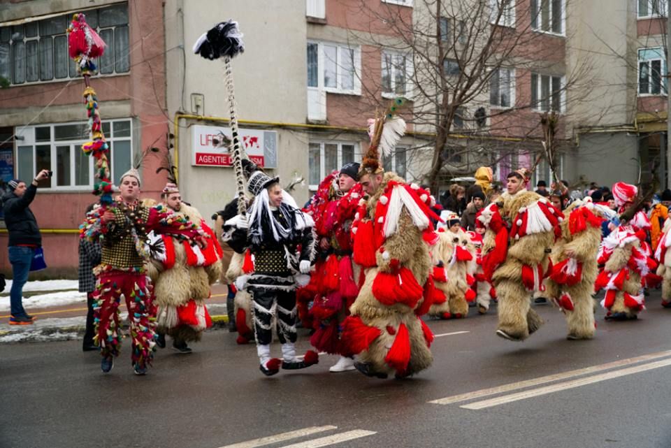 Mii de suceveni au participat la Festivalul Internațional "Obiceiuri de Iarnă" FOTO