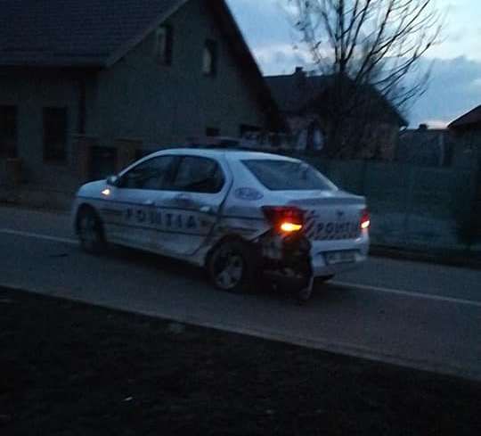 Adolescentul din Rădăuți, care a rănit un polițist și a avariat autospeciala de poliție, a fost reținut FOTO