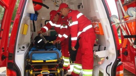 Bărbat mort după ce a căzut de pe o scară si s-a lovit cu capul de beton