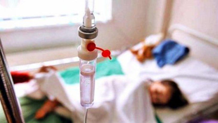 O fetiță a ajuns la spital după ce a băut accidental benzină