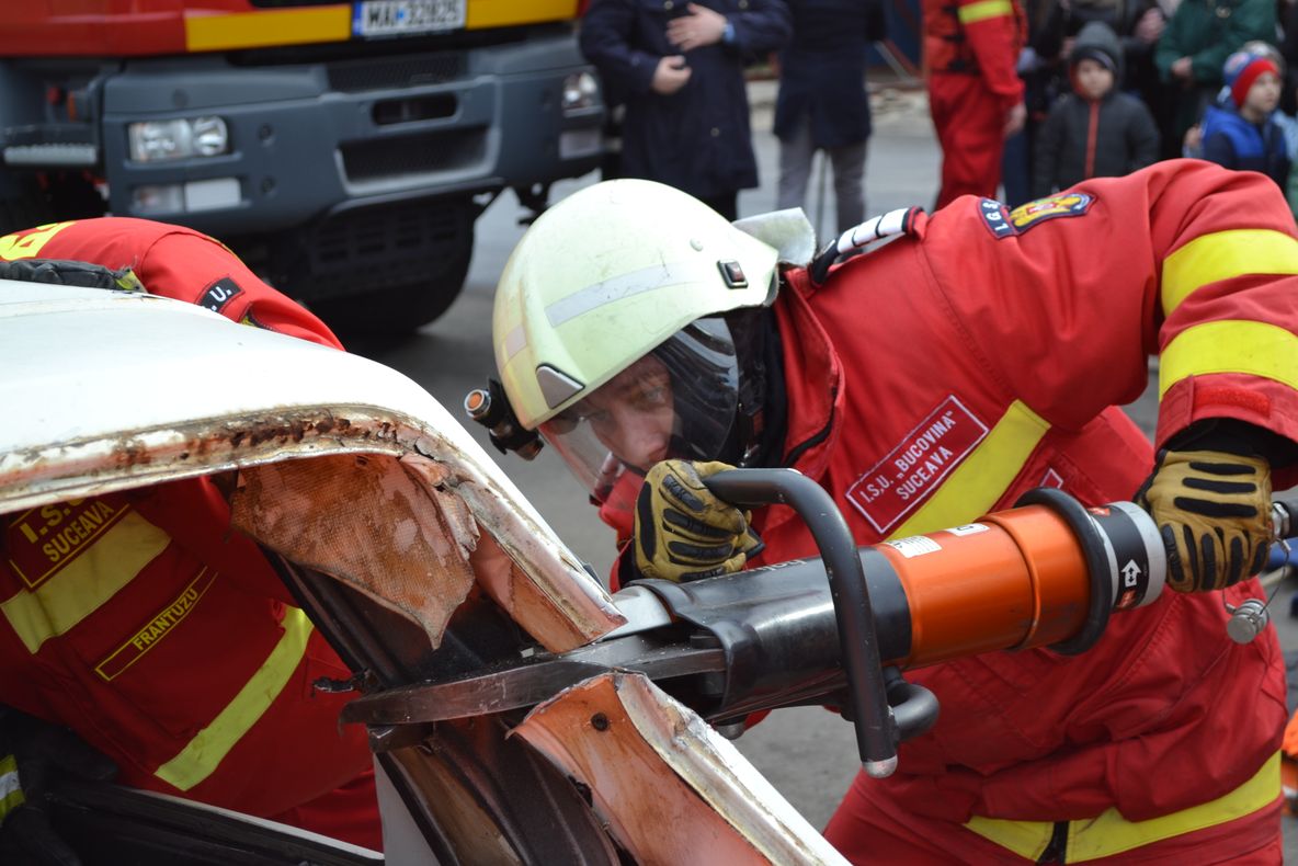 Porți deschise la ISU Suceava de Ziua Protecției Civile
