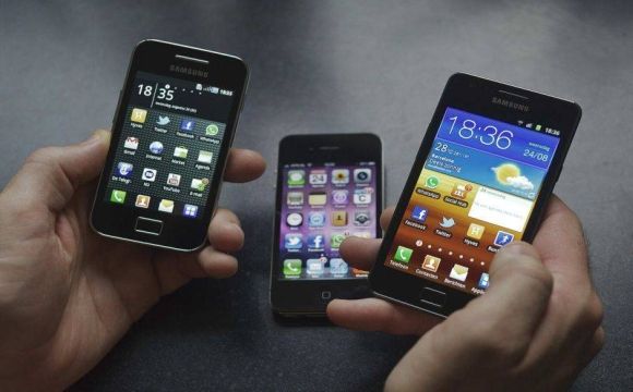 Un câmpulungean s-a dat drept curier pentru a fura două telefoane mobile