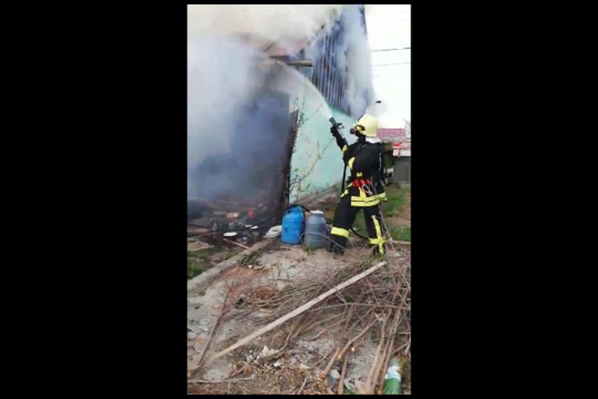 Incendiu la o gospodărie din localitatea Burla VIDEO