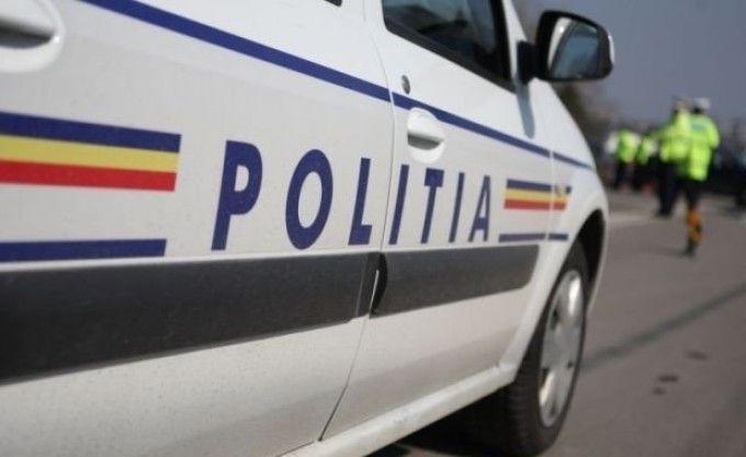 Tânăr care transporta țigări de contrabandă, reținut de polițiști după o urmărire în trafic