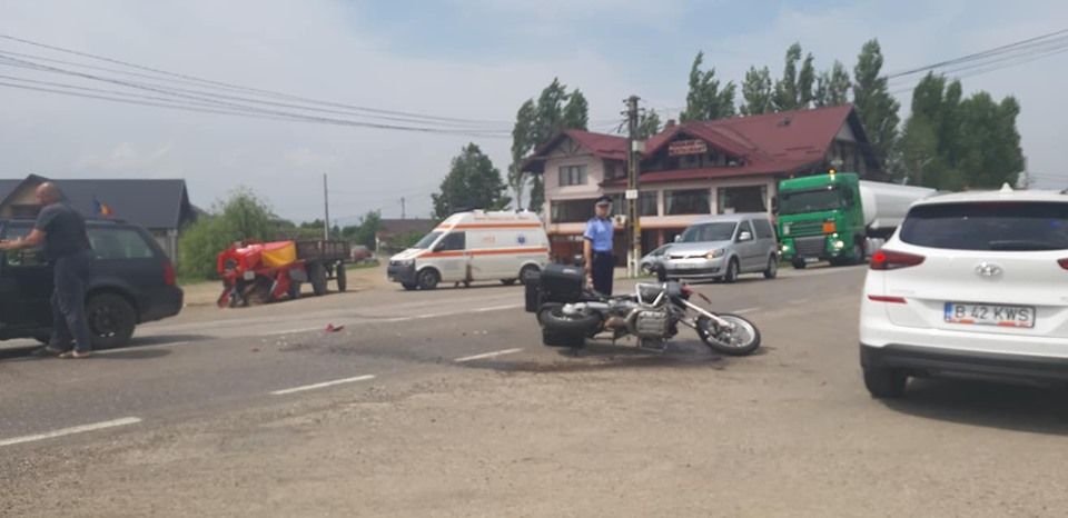 Vadu Moldovei. Motociclist accidentat de un șofer care nu a acordat prioritate FOTO