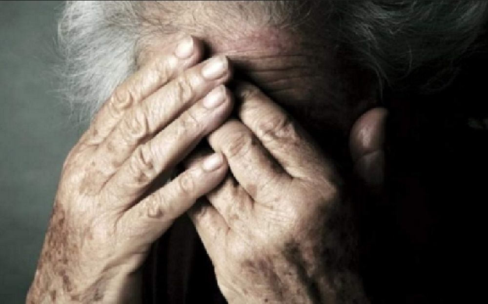 Bătrână de 80 de ani din Moldovița bătută de propriul fiu
