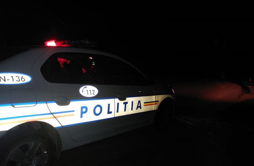 Un tânăr fără permis a fost reținut după ce s-a urcat la volan mort de beat