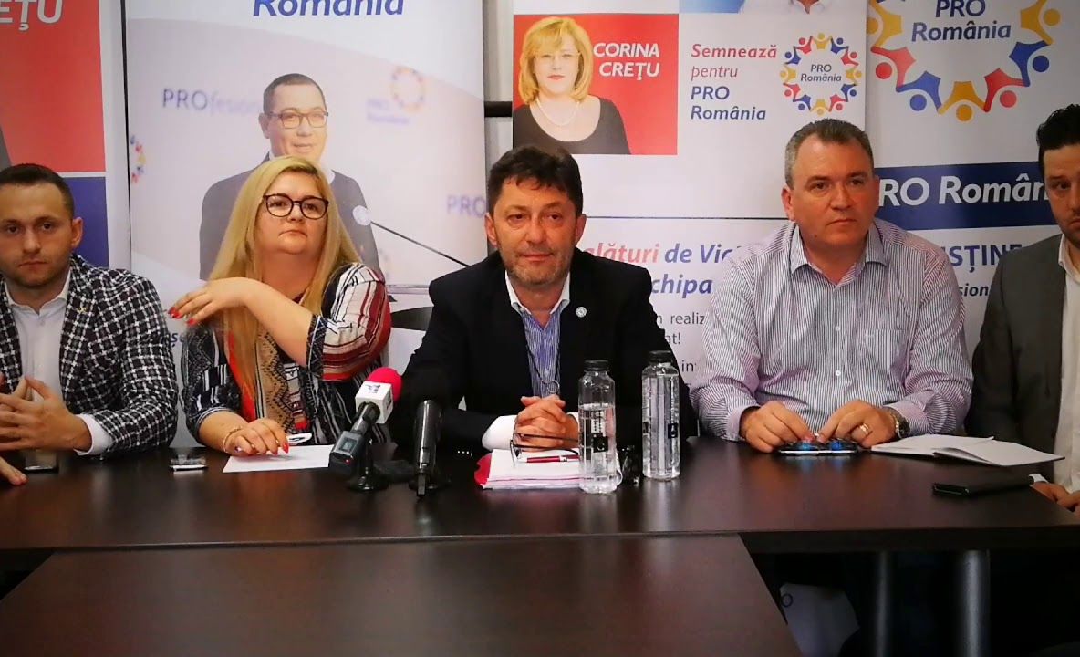 Străzi inundate în Vatra Dornei după o ploaie torențială VIDEO