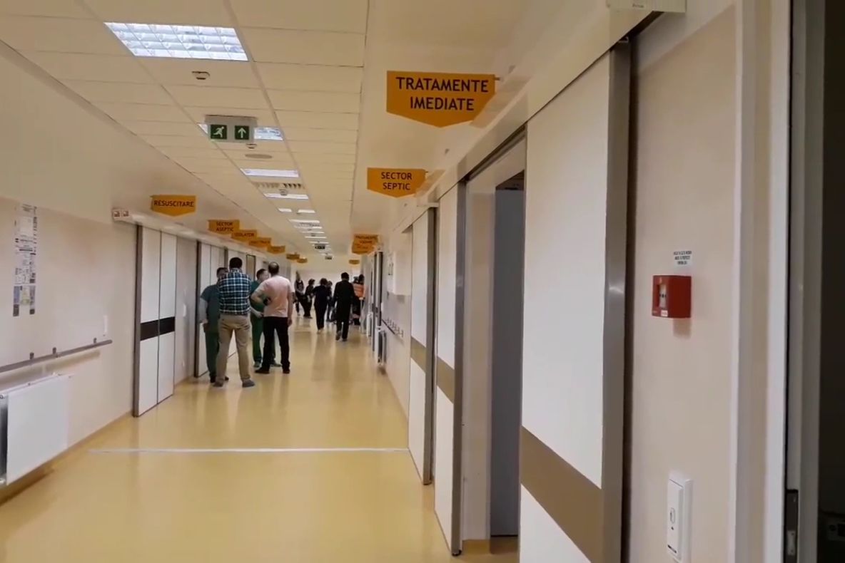O fetiță de șapte ani a ajuns la spital după ce s-a tăiat într-o cositoare