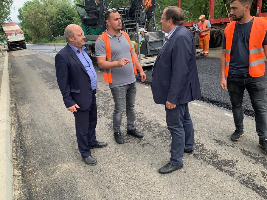 Gheorghe Flutur a fost împreună cu primarul Ilie Boncheș pe șantierele din Vatra Dornei FOTO