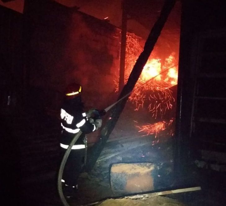 Un bărbat a dat foc la găspodărie din neglijență, la Zamostea