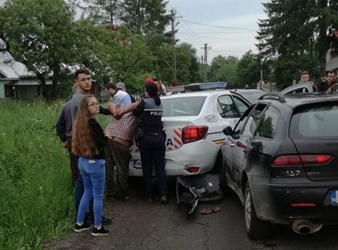 Focuri de armă pentru prinderea unui șofer fără permis și băut FOTO