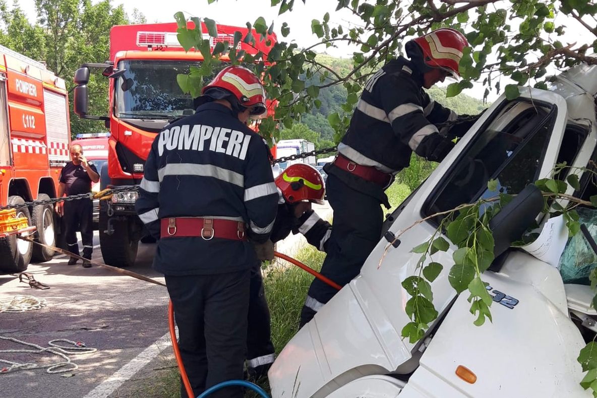 Accident rutier cu o victimă, produs de un tânăr care a intrat pe contrasens
