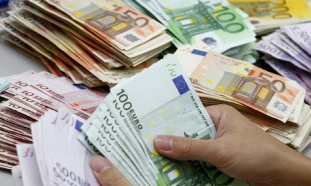 Un tânăr a furat suma de 5.600 de lei din încasările unei brutării din Dorna Arini unde era angajat