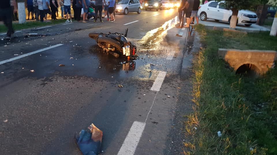 Marginea. Motociclist rănit grav după ce un șofer nu i-a acordat prioritate FOTO