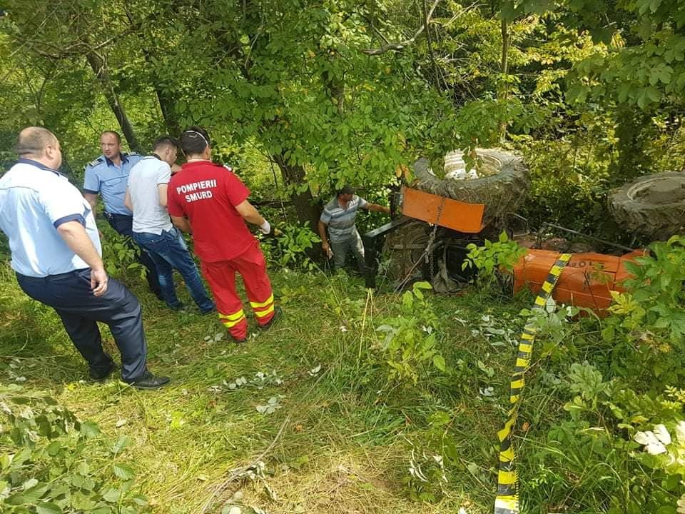 Tragedie. Un bărbat a murit strivit de un tractor FOTO