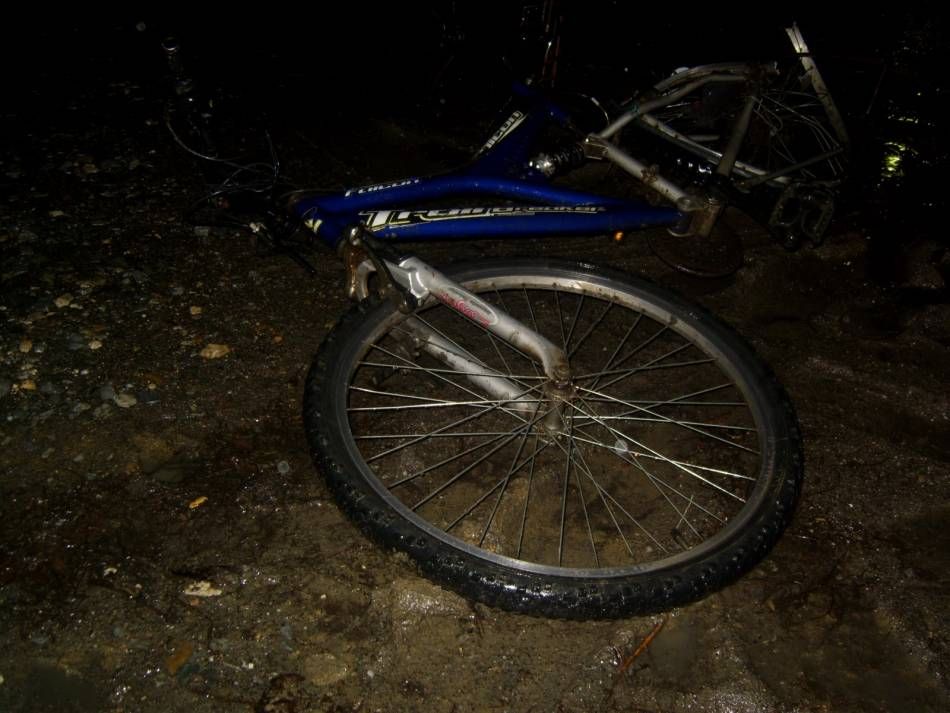 Adolescent lovit de o autoutilitară în timp ce se deplasa pe bicicletă