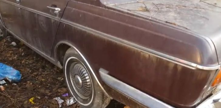 Un bărbat a furat o mașină și le-a spus polițiștilor că a crezut că e abandonată