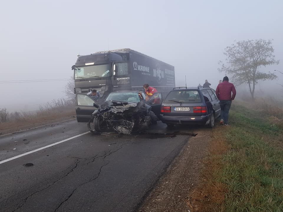 Accident cu două victime după ce un șofer s-a angajat într-o depășire neregulamentară FOTO
