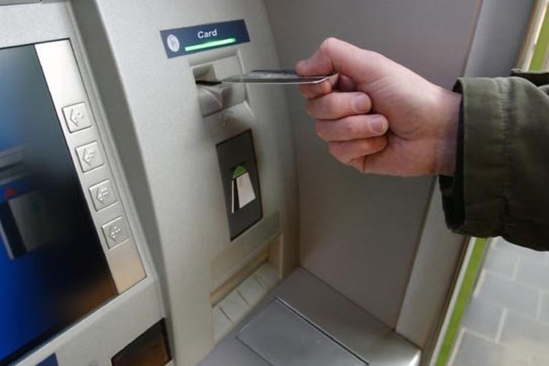 Percheziții la doi suceveni bănuiți de infracțiuni informatice