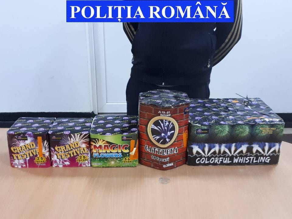 Petarde confiscate de polițiști în parcarea complexului Ramiro din Burdujeni