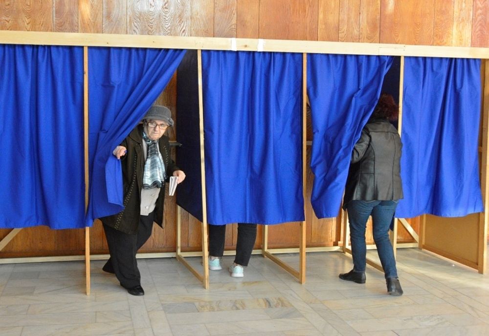 Prezență la vot în județul Suceava ușor mai scăzută în cursul dimineții față de primul tur al alegerilor prezidențiale