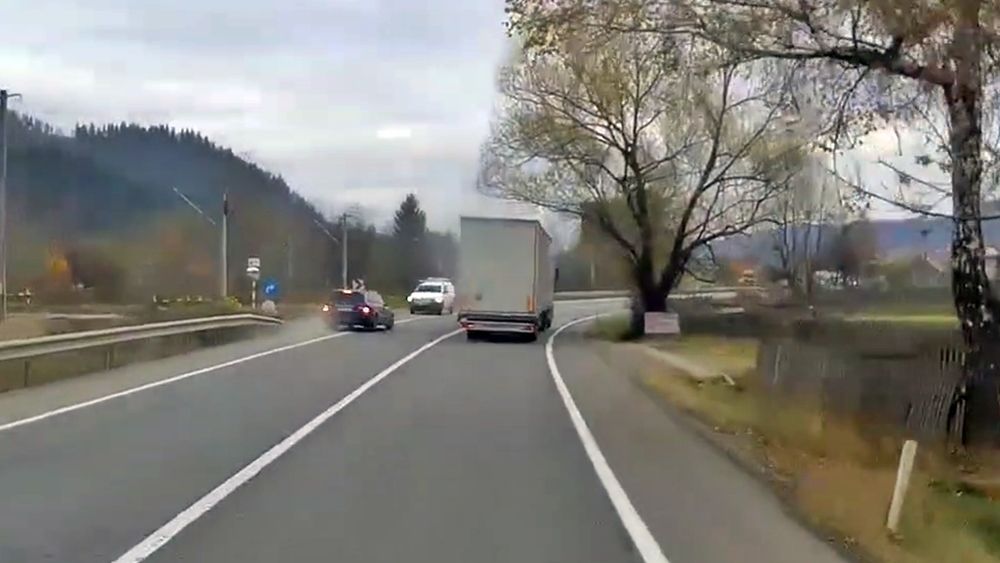 VIDEO Șofer care putea să producă o tragedie: „Mi se fâlfâie! Da, îl omoram pe ăla, care-i problema? Am asigurare la mașină, mă p.. pe el!”