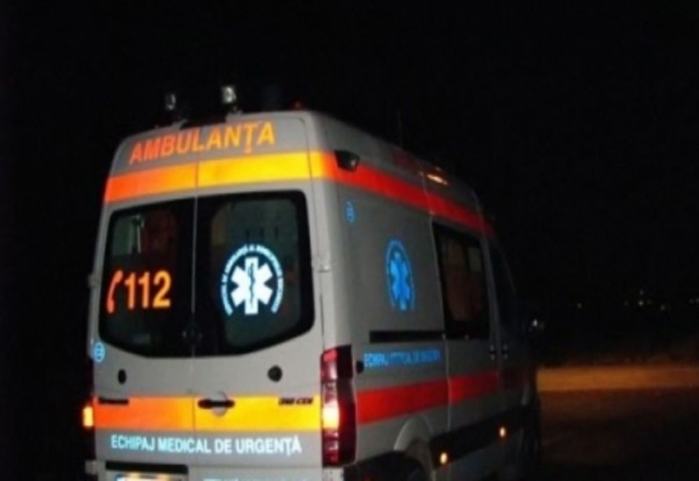 Un tânăr din Dărmănești s-a urcat băut la volan și s-a oprit cu mașina într-un copac