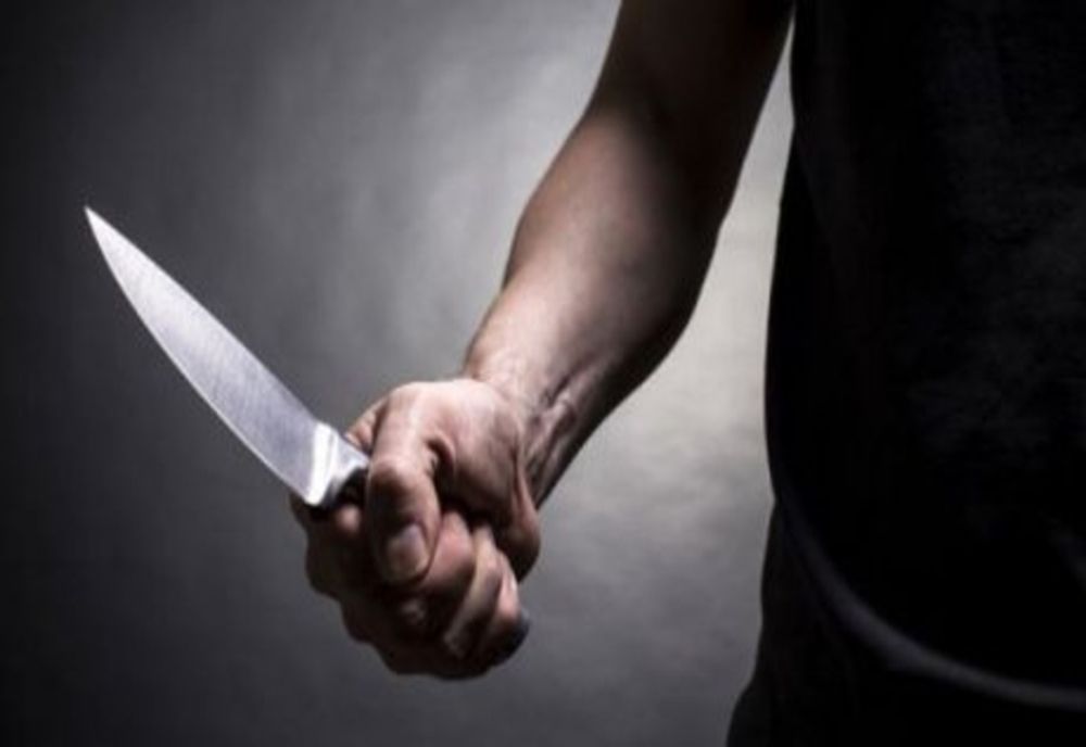 Bătrână tâlhărită cu cuțitul la gât. Hoții au intrat în casa acesteia prin acoperiș