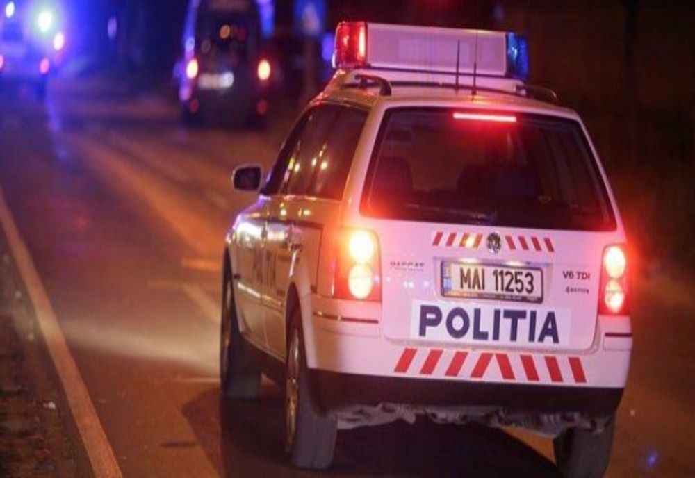 Șofer beat urmărit în trafic de polițiști. S-a izbit cu mașina într-un garaj
