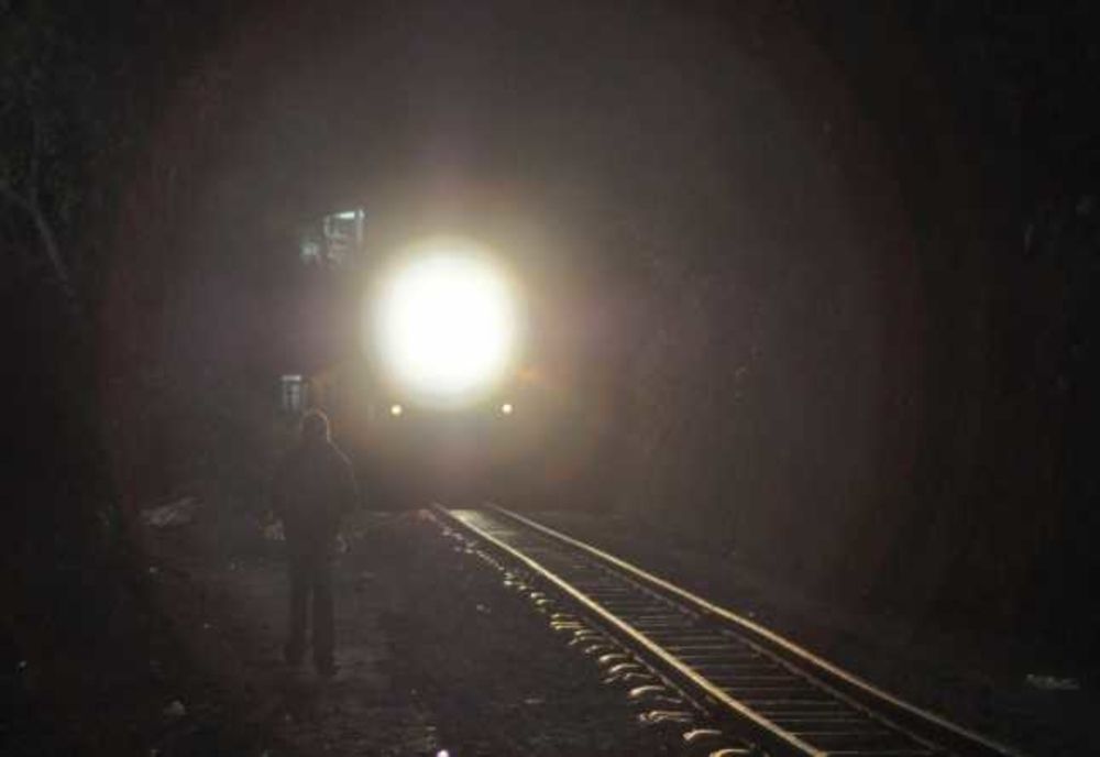 Suceava. Trafic blocat pe DN 17 după ce un tren de marfă s-a defectat la o trecere la nivel cu calea ferată