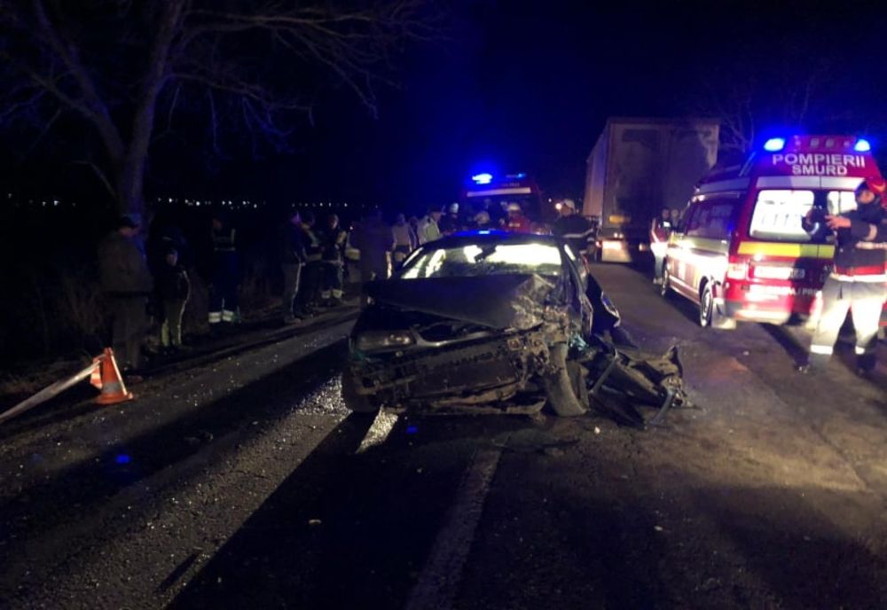 Grănicești. Două persoane au fost rănite după o coliziune între un autotren, un microbuz și un autoturism VIDEO