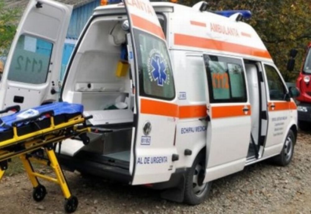 Accident cu două victime după ce o șoferiță a intrat cu mașina pe contrasens 