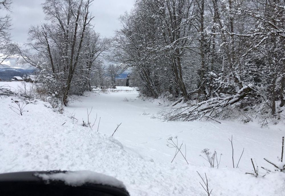 Aglomerările de ghețuri formate pe râurile din zona de munte a județului, monitorizate de SGA FOTO