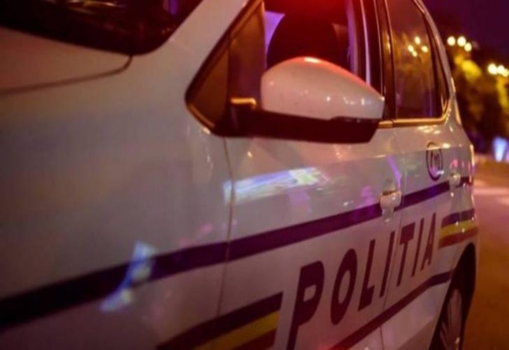 Beat și fără permis, un bărbat s-a răsturnat cu mașina în șanț