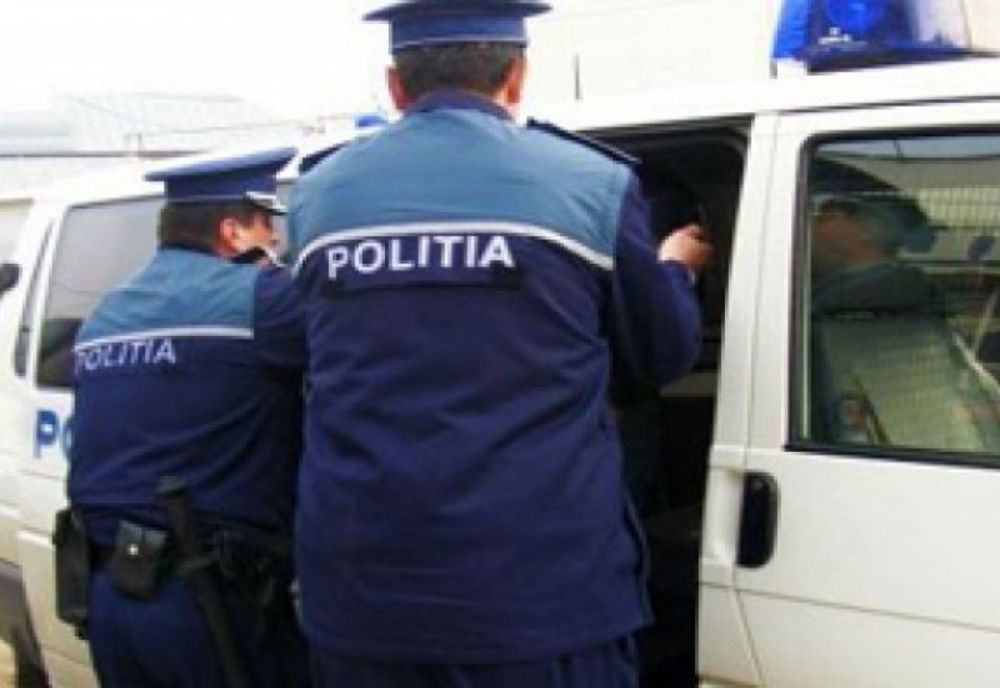 Trei indivizi din Arbore au fost reținuți pentru 24 de ore după ce au furat bunuri dintr-o locuință din Rădăuți