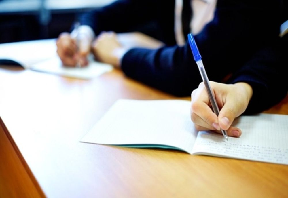 19 elevi suceveni au obținut media zece la Evaluarea Națională