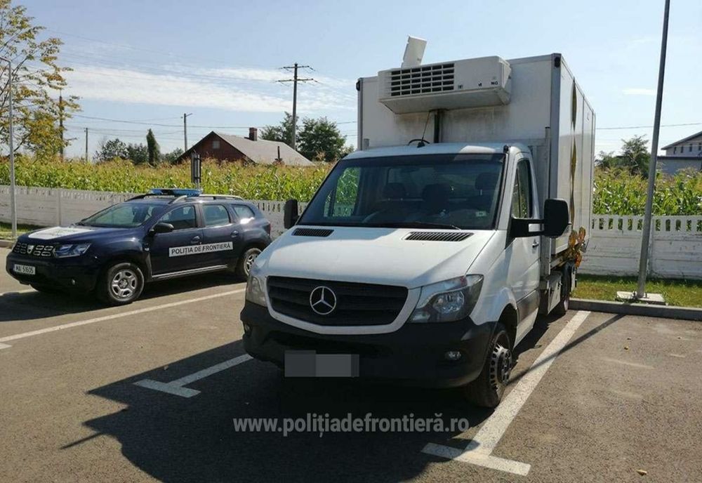 Autoutilitară căutată în Italia, descoperită în Vama Siret. Avea asigurarea și ITP-ul false